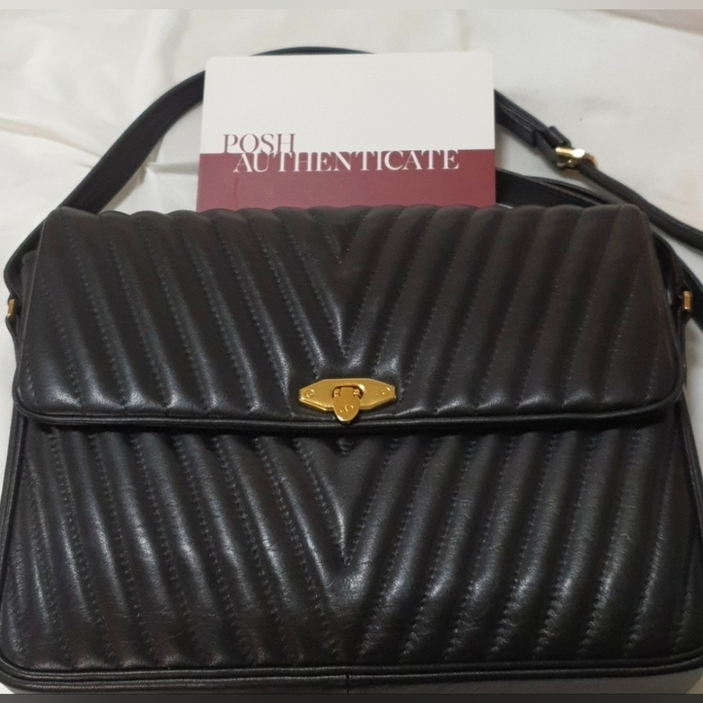 🌼VALENTINO GARAVANI 🌼Lambskin Crossbody Bag-EUC (No callouts)